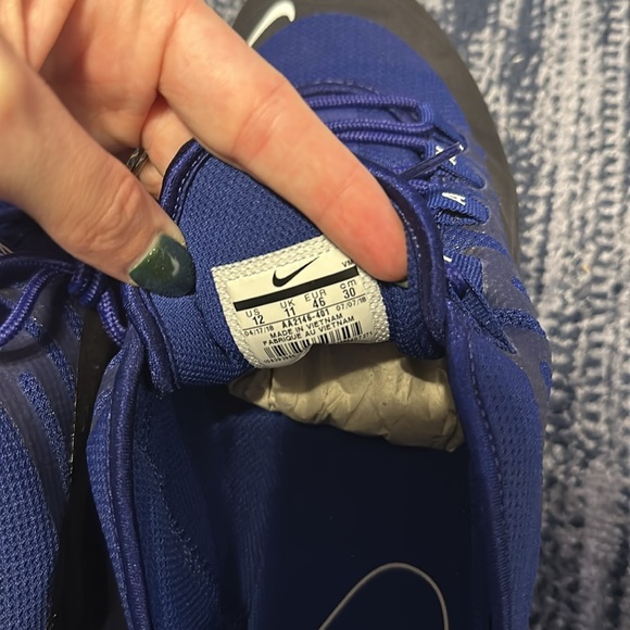 NEVER WORN - Nike Air Max Axis - Picture 6 of 7